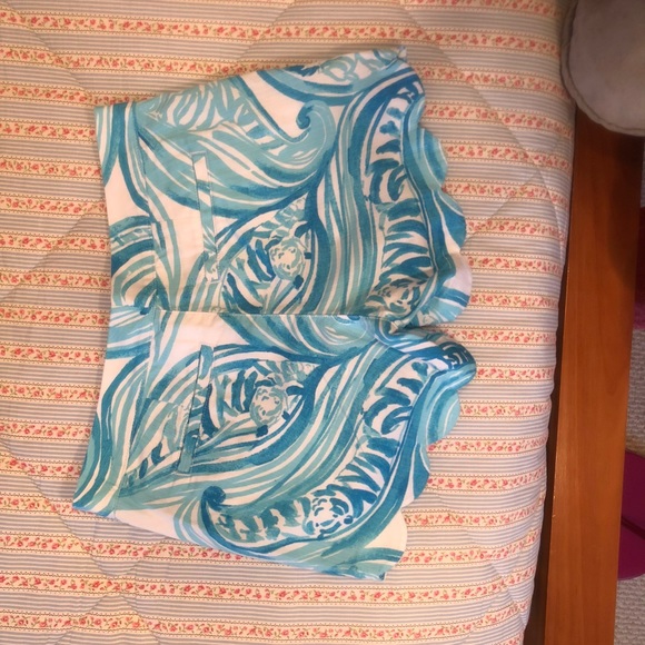 Lilly Pulitzer Callahan shorts - Picture 3 of 4